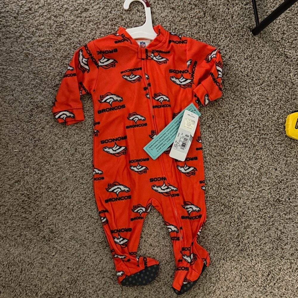 NWT NFL Denver Broncos Infant Pajamas Footies 3-6 months Orange Onesie Baby - Picture 3 of 5